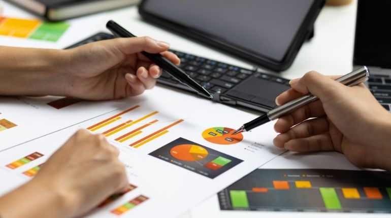 sell-side-advisory-hybrid-kpo-models